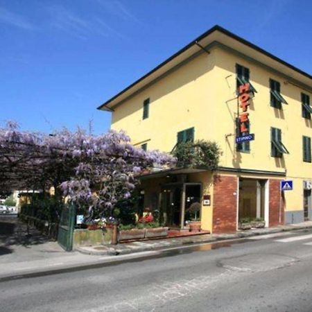 Hotel Stipino ลุคคา ภายนอก รูปภาพ