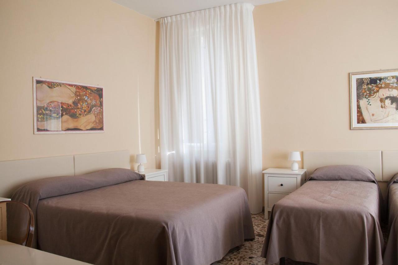 Hotel Stipino ลุคคา ภายนอก รูปภาพ