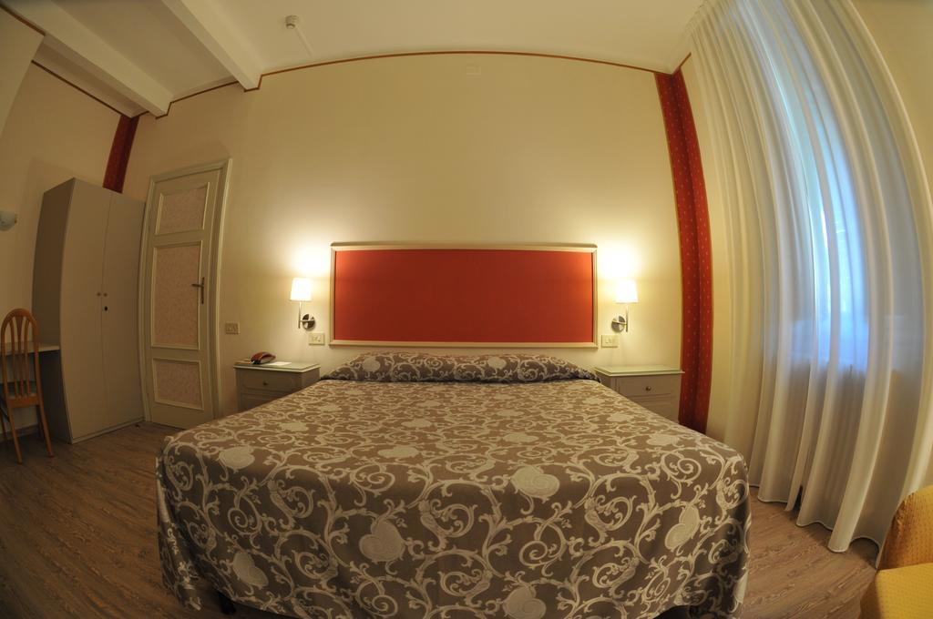 Hotel Stipino ลุคคา ห้อง รูปภาพ