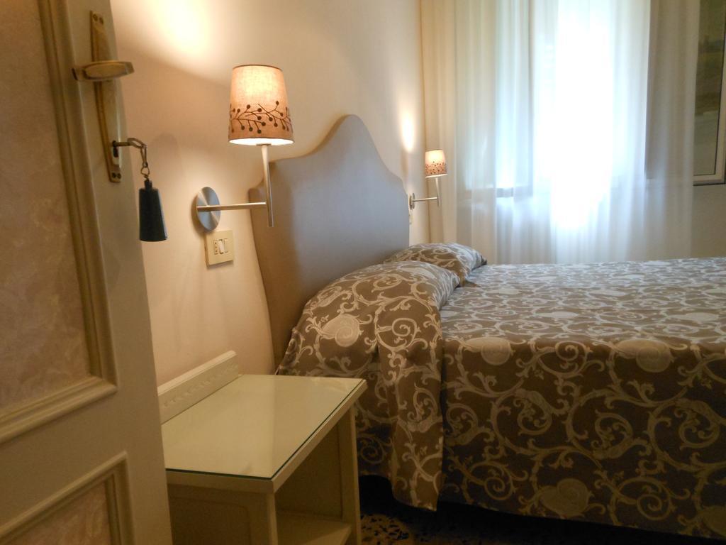Hotel Stipino ลุคคา ห้อง รูปภาพ