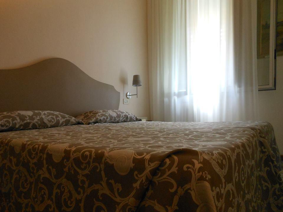 Hotel Stipino ลุคคา ภายนอก รูปภาพ