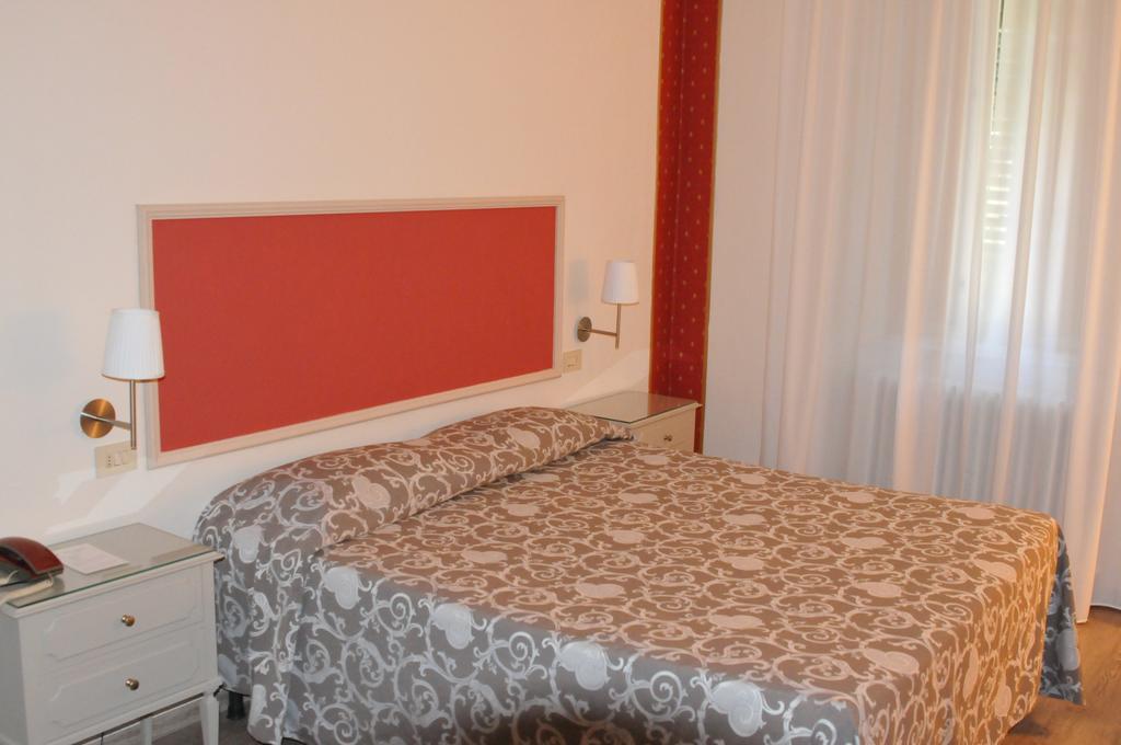Hotel Stipino ลุคคา ภายนอก รูปภาพ