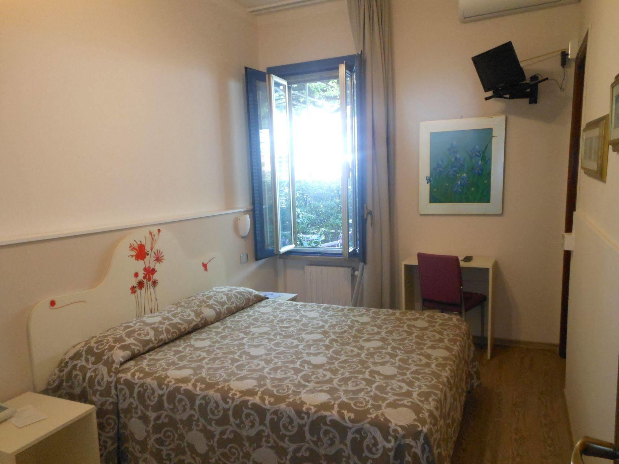 Hotel Stipino ลุคคา ภายนอก รูปภาพ